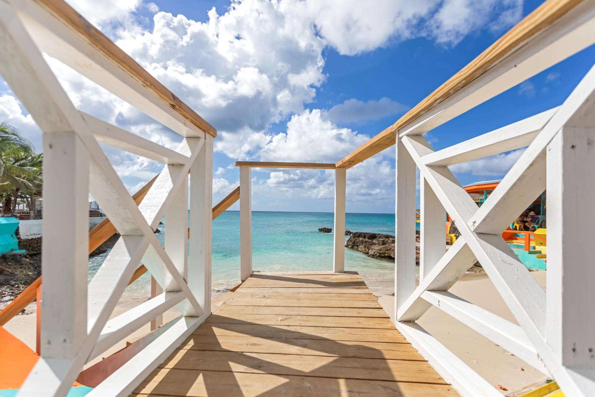 Maho Beach House - Luxe 1-Bedroom - Ocean View Kültér fotó