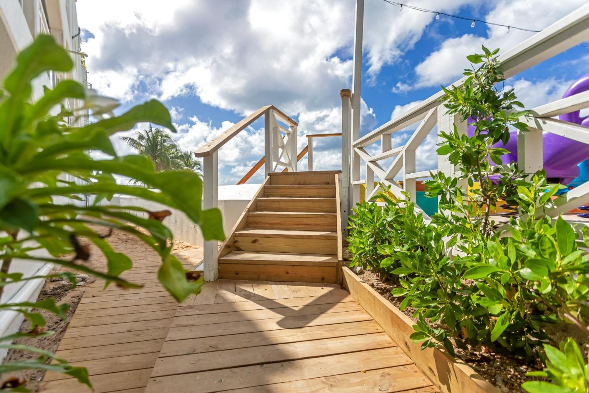 Maho Beach House - Luxe 1-Bedroom - Ocean View Kültér fotó